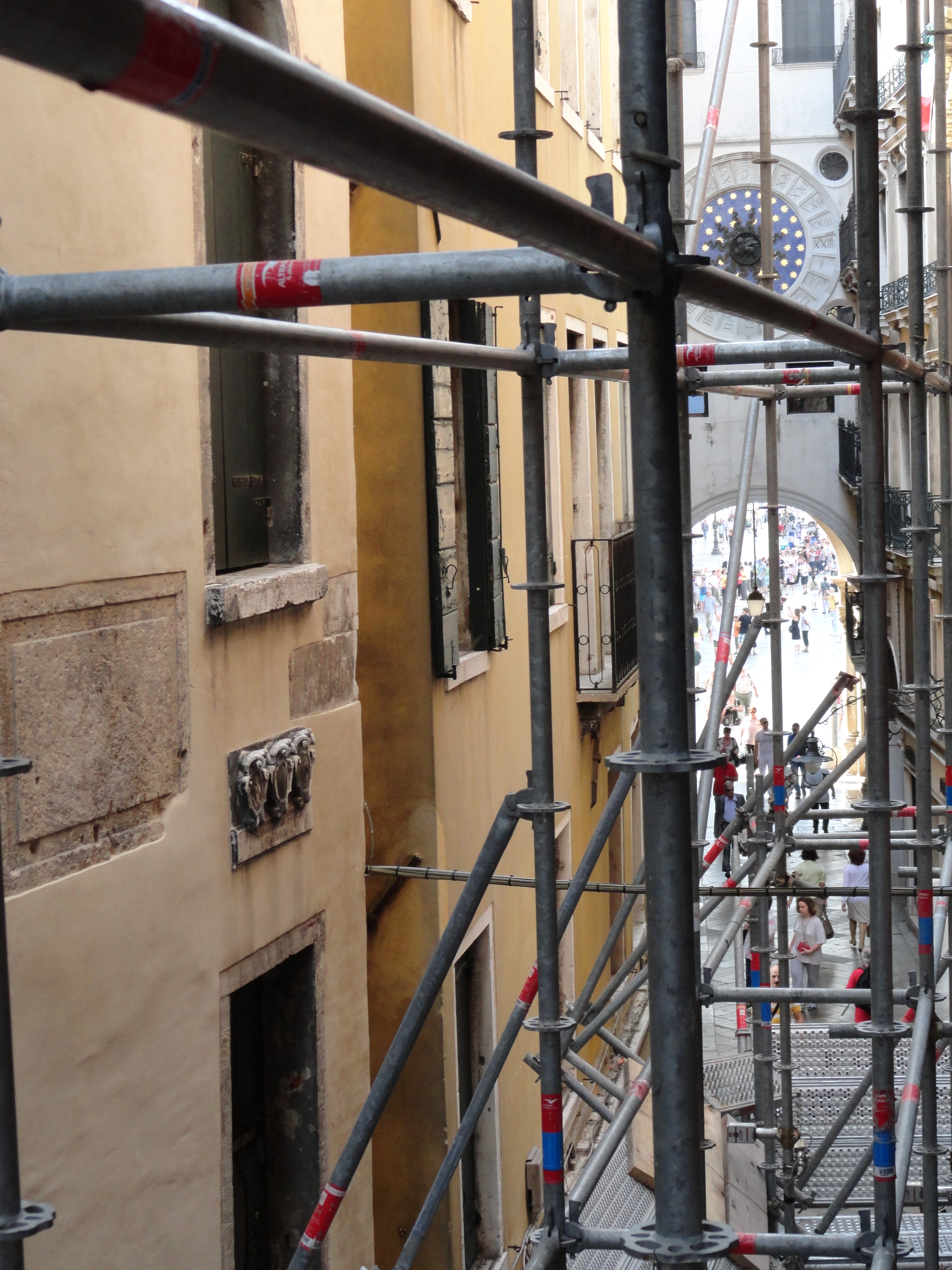 Is this a "beautiful view on a private typical Venetian courtyard"? But it does show how close we were to St Mark's Square.